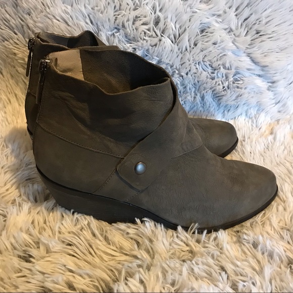Eileen Fisher Tag Ankle Bootie - Picture 3 of 8